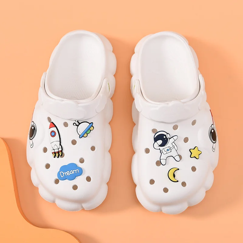 Spaceman Çocuk Sevimli Karikatür Takunya Çocuklar Katır Yaz plaj terlikleri Sandalet Bebek Bahçe Ayakkabı Erkek Kız İçin DIY Hareketli Süs